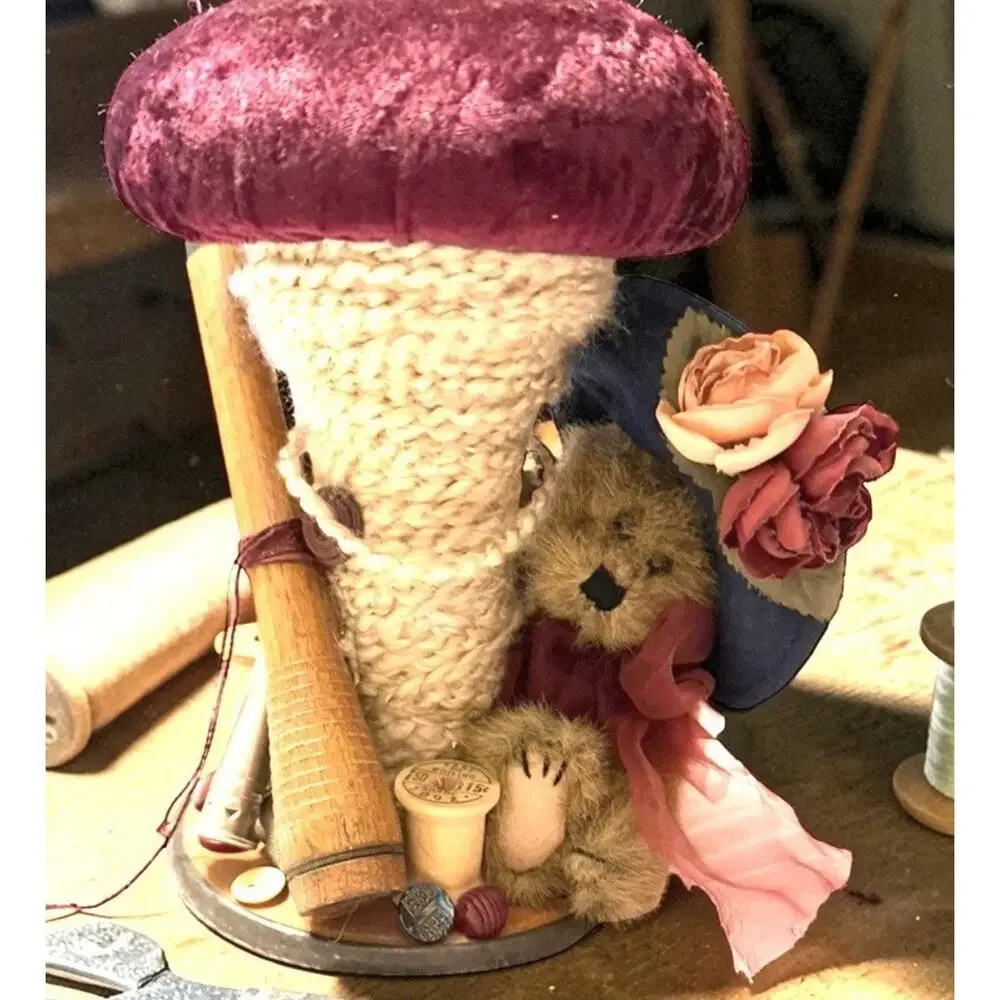 VINTAGE HANDMADE Pin Cushion With Teddy Bear Sewing Stand Spool Holder 3406-63